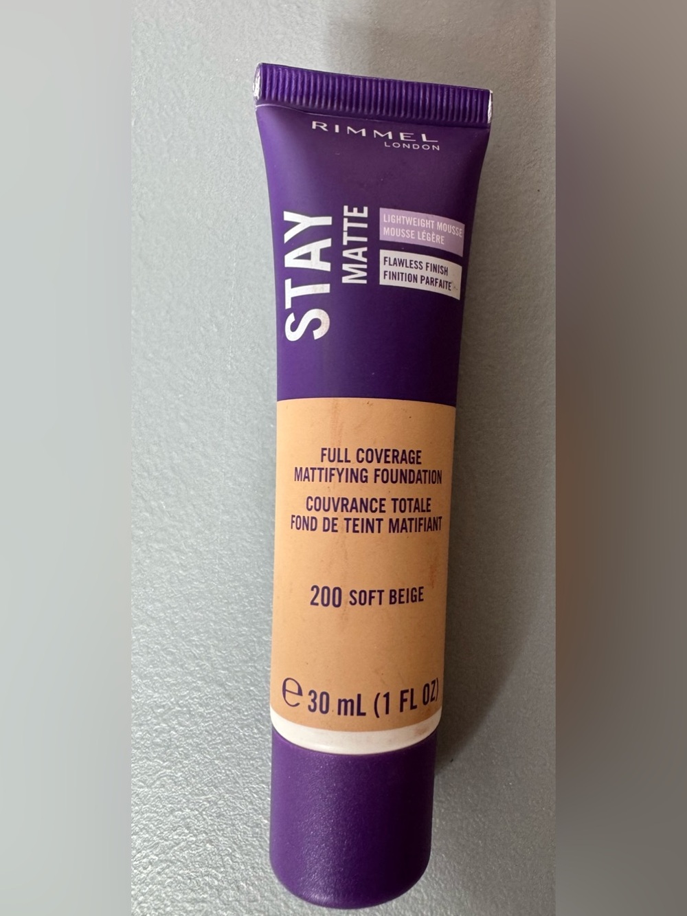 Rimmel Stay Matte Full Coverage mattifying Foundation - Soft Beige 200